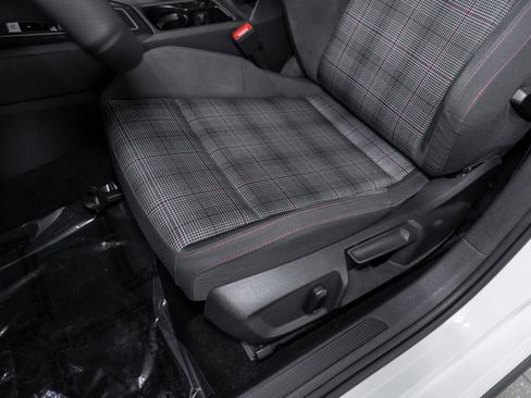 Used 2022 Volkswagen GTI SE image 33