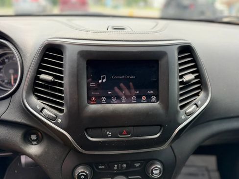 Used 2020 Jeep Cherokee Latitude Plus FWD image 14