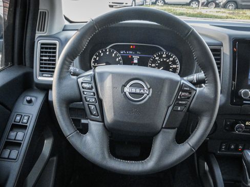 Used 2023 Nissan Frontier SV w/ SV Convenience Package image 18