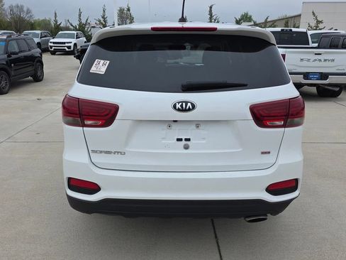 Used 2019 Kia Sorento LX image 4