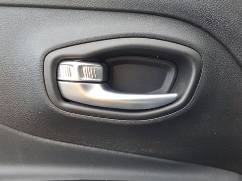 Used 2017 Jeep Renegade Trailhawk image 15