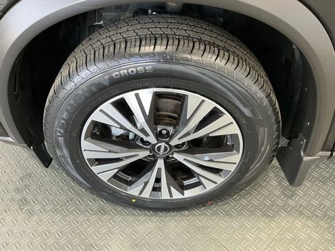 Used 2023 Nissan Rogue SV image 38