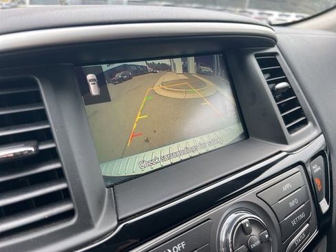 Used 2020 Nissan Pathfinder SV image 19