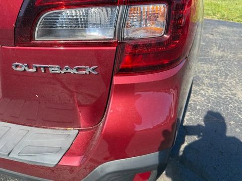 Used 2018 Subaru Outback 2.5i Premium AWD/4WD image 3