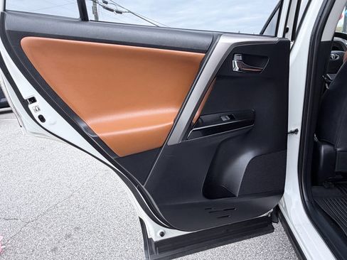 Used 2018 Toyota RAV4 Limited image 32