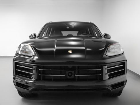 Certified 2025 Porsche Cayenne image 8