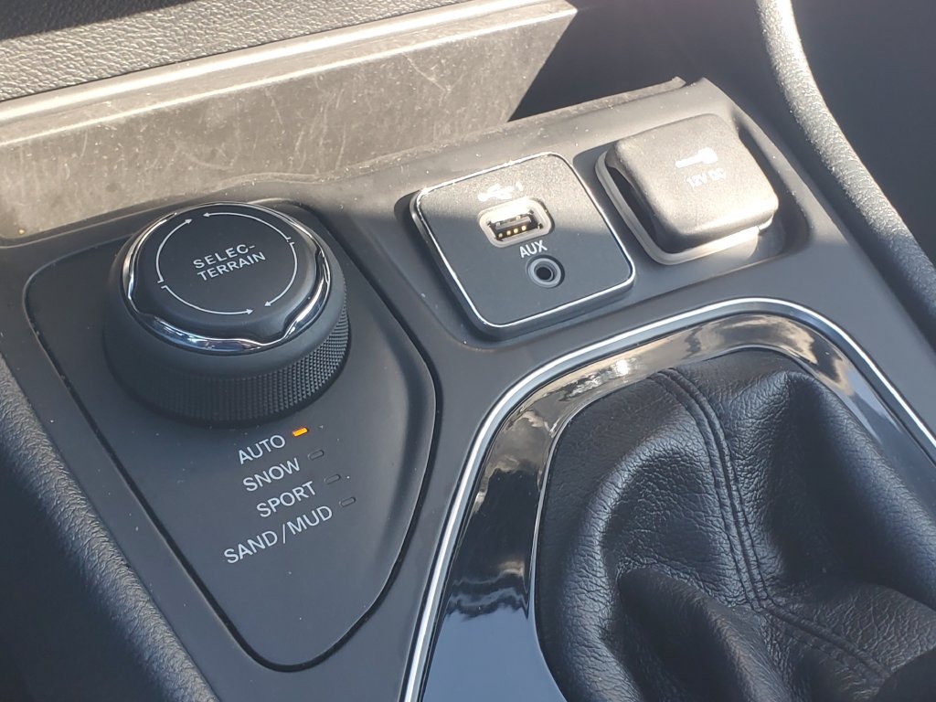 Used 2020 Jeep Cherokee Limited AWD/4WD image 22