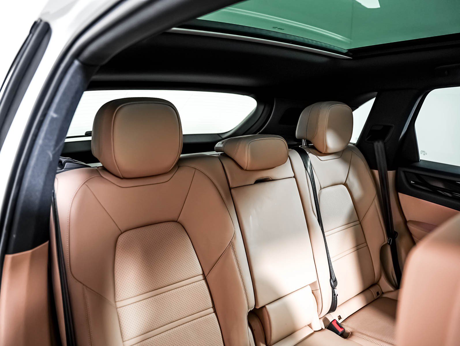 Certified 2023 Porsche Cayenne AWD/4WD image 6