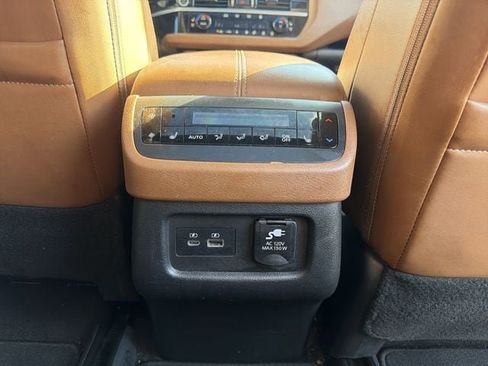 Used 2023 Nissan Pathfinder Platinum w/ Cargo Package image 23