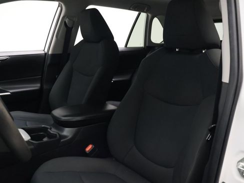Used 2020 Toyota RAV4 LE FWD image 13
