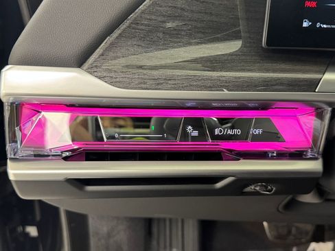 Used 2025 BMW 740i xDrive image 30