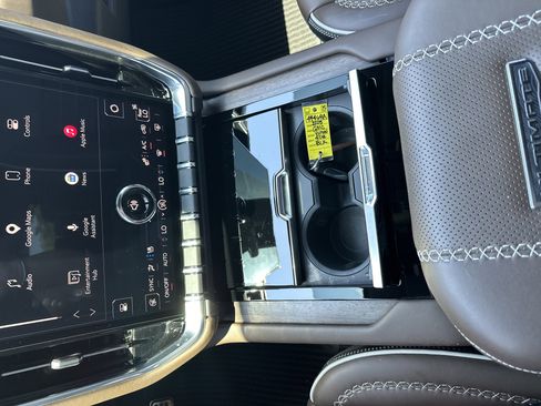 Used 2025 GMC Yukon Denali Ultimate AWD/4WD image 26