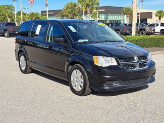 Used 2019 Dodge Grand Caravan SE w/ UConnect Hands-Free Group video 2