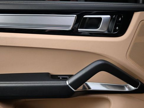 Used 2019 Porsche Cayenne Turbo w/ Premium Plus Package image 54