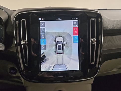 New 2026 Volvo XC40 B5 Ultra w/ Climate Package image 18