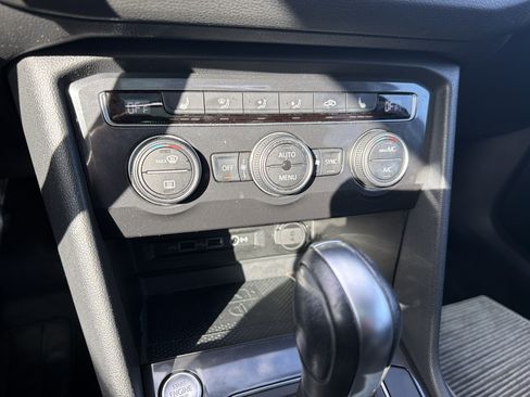 Used 2020 Volkswagen Tiguan SE w/ Panoramic Sunroof Package FWD image 23