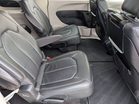 Certified 2018 Chrysler Pacifica Touring-L Plus image 29