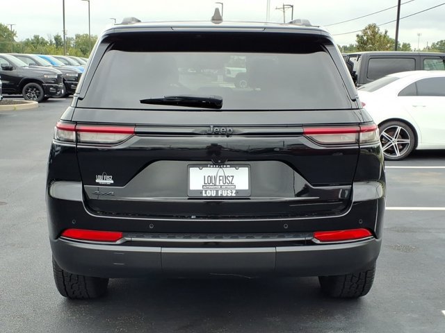 Used 2023 Jeep Grand Cherokee Altitude AWD/4WD image 30