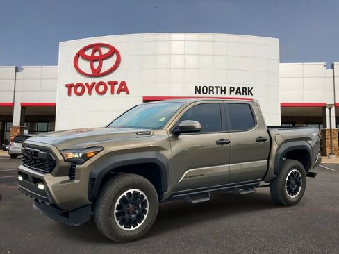 Certified 2025 Toyota Tacoma TRD Off-Road image 1