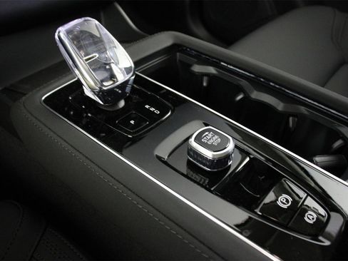 New 2025 Volvo XC90 B6 Plus image 7