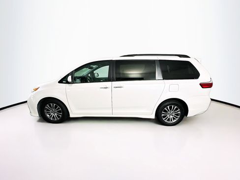 Used 2020 Toyota Sienna XLE image 4