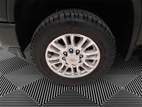 Used 2021 Chevrolet Silverado 2500 High Country w/ Safety Package II image 9