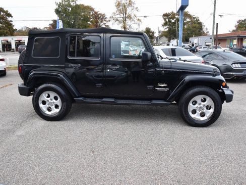 Used 2014 Jeep Wrangler Unlimited Sahara w/ Max Tow Package AWD/4WD image 7