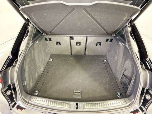 Certified 2025 Porsche Macan AWD/4WD image 28