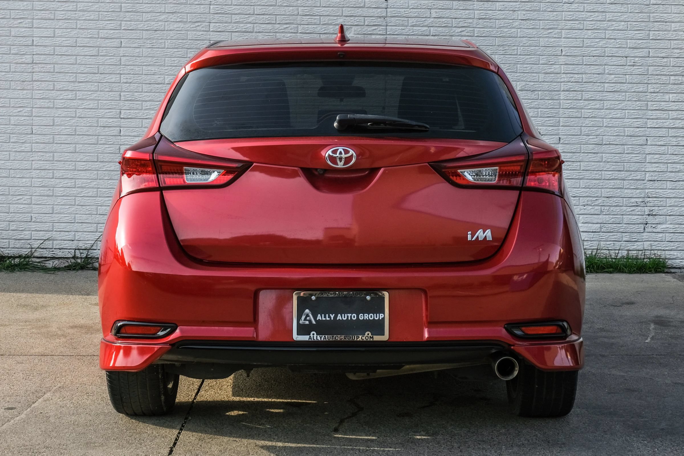 Used 2018 Toyota Corolla iM FWD image 8