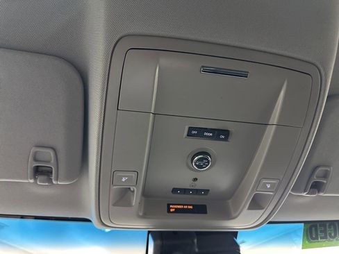 Used 2015 Chevrolet Suburban LT image 39