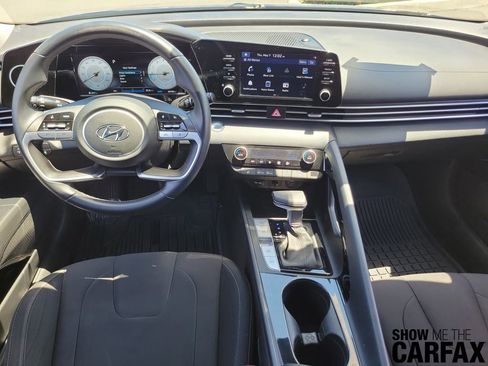 Used 2022 Hyundai Elantra SEL w/ Convenience + Premium Package FWD image 9