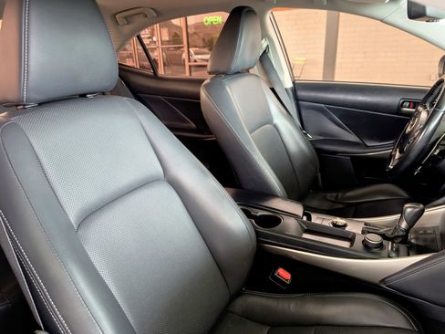 Used 2017 Lexus IS 200t w/ Premium Package RWD image 35