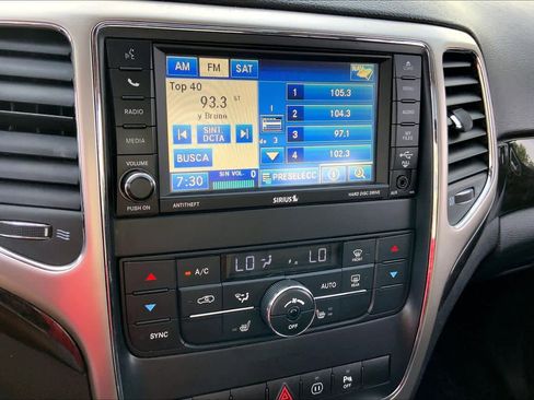 Used 2012 Jeep Grand Cherokee Laredo AWD/4WD image 28