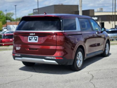 Used 2024 Kia Carnival LX FWD image 4