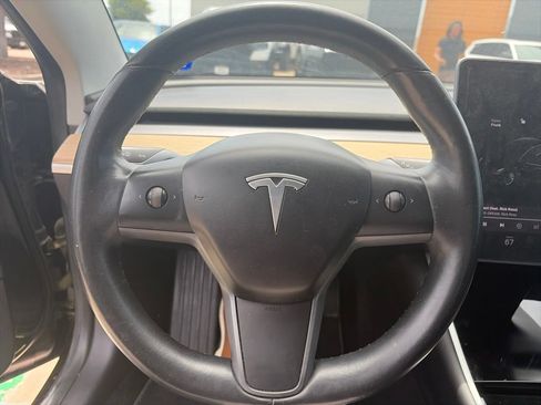 Used 2018 Tesla Model 3 Long Range RWD image 9