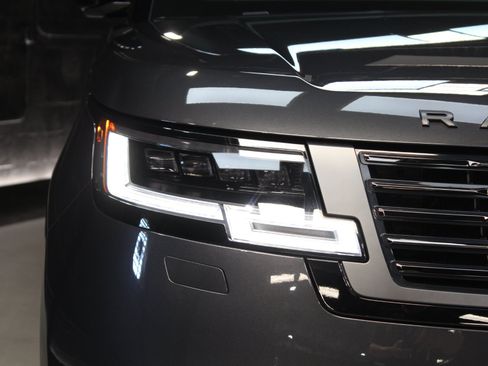 Used 2024 Land Rover Range Rover SV AWD/4WD image 7