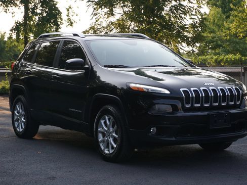 Used 2015 Jeep Cherokee Latitude w/ Cold Weather Group AWD/4WD image 3
