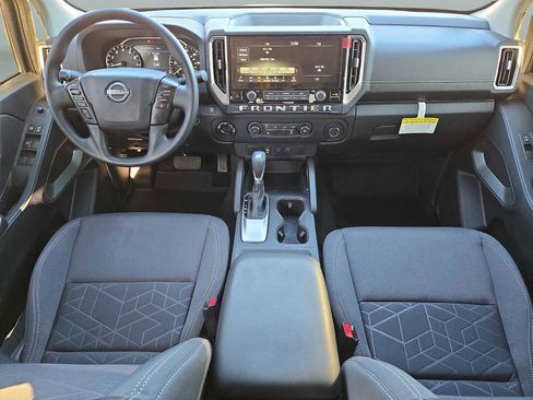 Used 2025 Nissan Frontier SV image 15