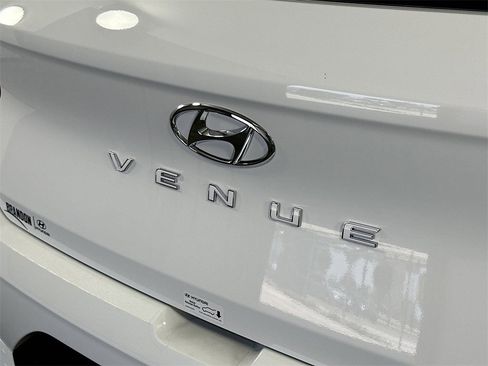 New 2025 Hyundai Venue Limited image 18