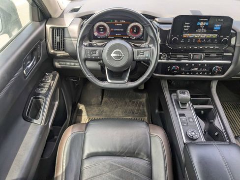 Used 2023 Nissan Pathfinder Platinum AWD/4WD image 17