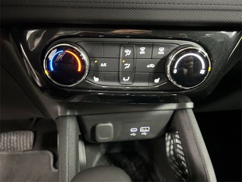 Certified 2024 Chevrolet TrailBlazer LT w/ LT Cold Weather Package image 17