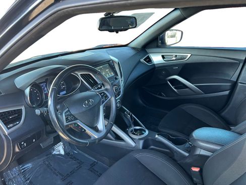 Used 2017 Hyundai Veloster Value Edition image 9