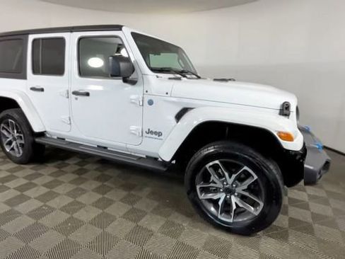 Used 2024 Jeep Wrangler Unlimited AWD/4WD image 2