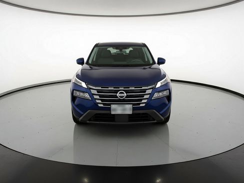 Used 2025 Nissan Rogue SV AWD/4WD image 2