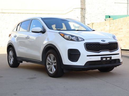 Used 2019 Kia Sportage LX FWD image 2
