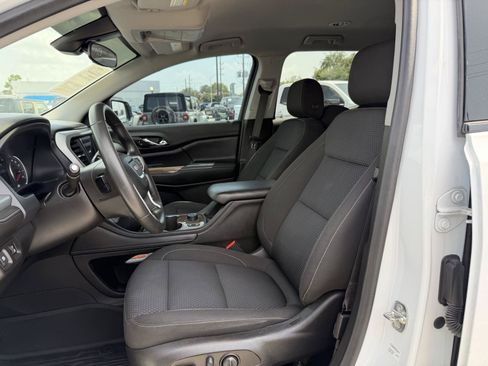 Used 2023 GMC Acadia SLE w/ Driver Convenience Package FWD image 14