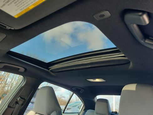 Certified 2025 Toyota Corolla SE image 18