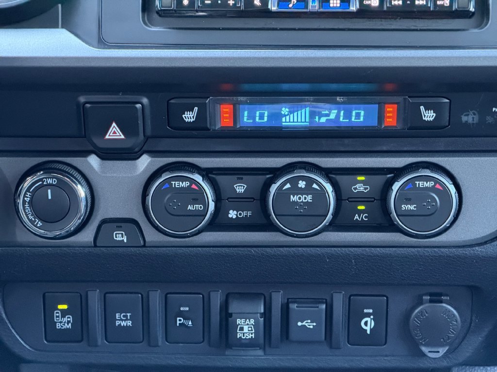 Used 2022 Toyota Tacoma TRD Sport w/ TRD Premium Sport Package AWD/4WD image 27