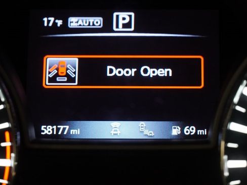 Used 2019 Nissan Pathfinder SV image 4