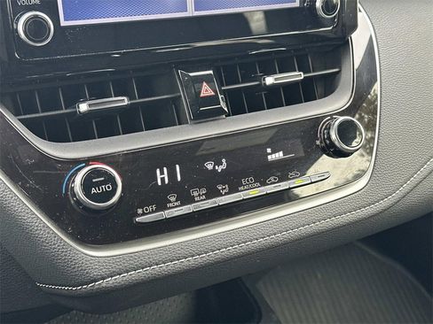 Certified 2019 Toyota Corolla SE image 31